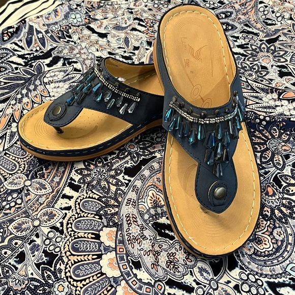 New- Navy blue sandals - Picture 2 of 6